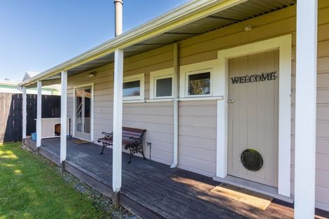 Photo of property in 16 Ross Street, Woodville, 4920