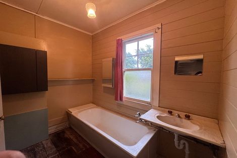 Photo of property in 3 Taupata Street, Castlecliff, Whanganui, 4501