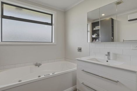 Photo of property in 43 Stamford Street, Balclutha, 9230