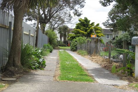 Photo of property in 18 Kemble Close, Mangere, Auckland, 2022