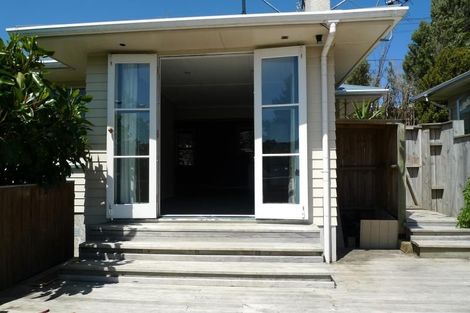 Photo of property in 19 Lynda Avenue, Paparangi, Wellington, 6037