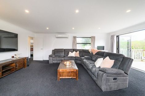 Photo of property in 33 Galea Grove, Kelvin Grove, Palmerston North, 4414