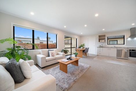 Photo of property in 2/9 Heath Street, Saint Andrews, Hamilton, 3200
