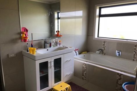 Photo of property in 39 Farringdon Avenue, Rototuna North, Hamilton, 3210
