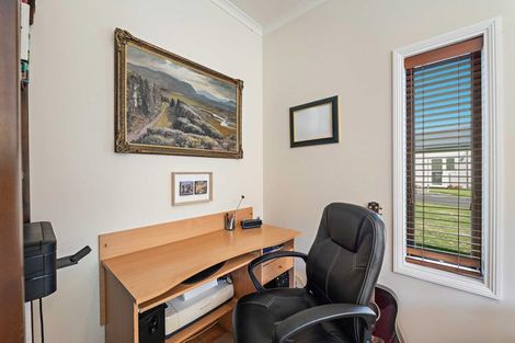 Photo of property in 2 Iwanui Close, Waitara, 4320