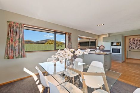Photo of property in 7 Thicket Close, Redwood, Christchurch, 8051