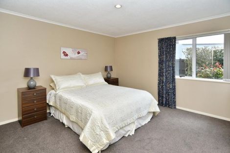 Photo of property in 9 Phoenix Lane, Northcote, Christchurch, 8052