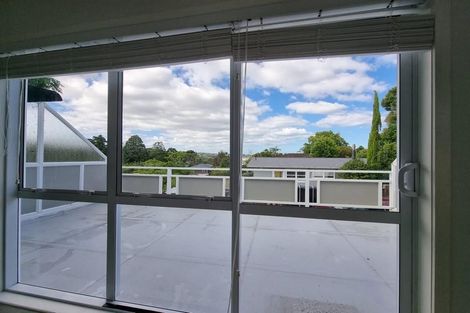 Photo of property in 1 Tamahere Drive, Glenfield, Auckland, 0629