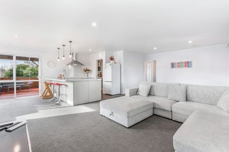 Photo of property in 16 Aitkenhead Court, Parakai, 0830
