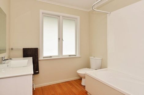 Photo of property in 25 Graham Avenue, Te Atatu Peninsula, Auckland, 0610