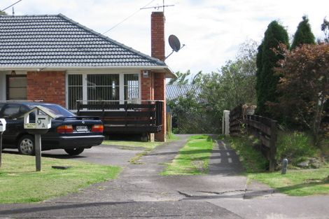 Photo of property in 9 Kirrie Avenue, Te Atatu South, Auckland, 0610