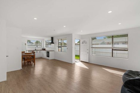 Photo of property in 33 Middleton Road, Upper Riccarton, Christchurch, 8041