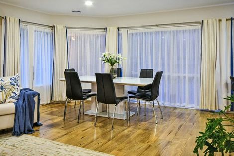 Photo of property in 2 Menen Place, Manurewa, Auckland, 2105