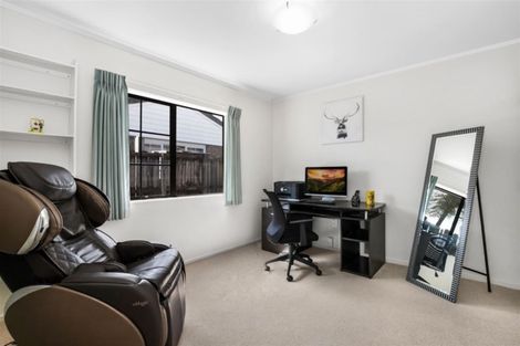 Photo of property in 14 Golfland Drive, Golflands, Auckland, 2013