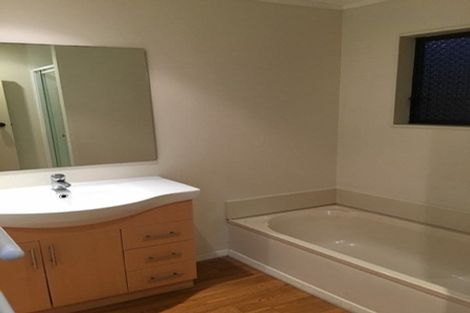 Photo of property in 17 Fernhaven Grove, Newlands, Wellington, 6037