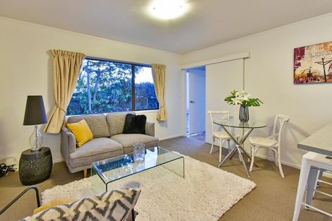 Photo of property in 8 Lloyd Avenue, Papatoetoe, Auckland, 2025