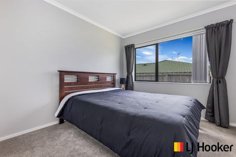 Photo of property in 54 Etherton Drive, Weymouth, Auckland, 2103