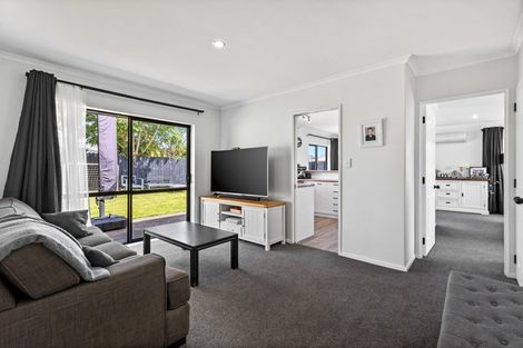 Photo of property in 6 Lothian Brae, Wattle Downs, Auckland, 2103