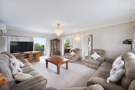 Photo of property in 8 Fowey Avenue, Te Atatu South, Auckland, 0610
