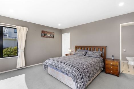 Photo of property in 30 Lanyon Place, Whitby, Porirua, 5024