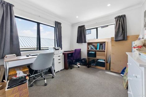 Photo of property in 11 Sumich Place, West Harbour, Auckland, 0618