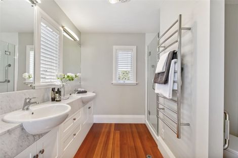 Photo of property in 2 Brassey Road, Birkenhead, Auckland, 0626