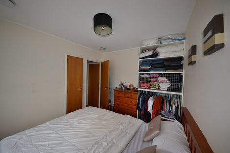 Photo of property in 10 Rook Place, Unsworth Heights, Auckland, 0632