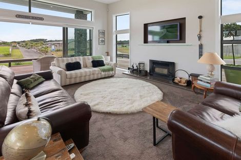 Photo of property in 3 Ngati Huia Place, Waitarere Beach, Levin, 5510