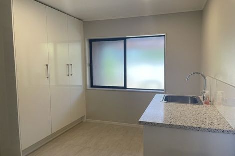 Photo of property in 16 Yarlside Place, Northpark, Auckland, 2013