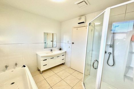 Photo of property in 14 Newbridge Place, Ilam, Christchurch, 8041