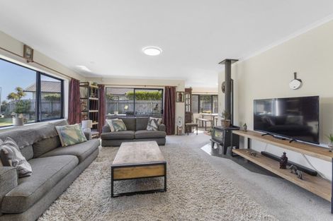 Photo of property in 9 Byron Brown Place, Otaki Beach, Otaki, 5512