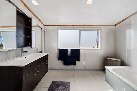 Photo of property in 141 Wades Road, Whitford, Howick, 2571