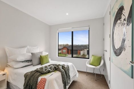 Photo of property in 39 Pepene Avenue, Takanini, 2112