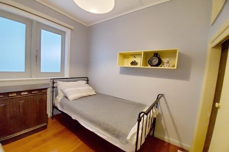 Photo of property in 198 Nevay Road, Karaka Bays, Wellington, 6022