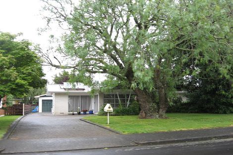 Photo of property in 4 Joanne Place, Rosehill, Papakura, 2113