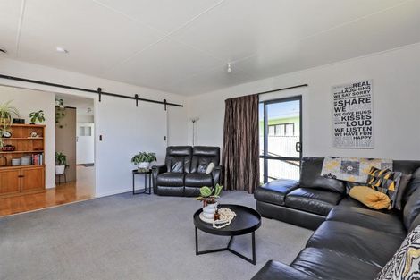 Photo of property in 15 Cooke Place, Taradale, Napier, 4112