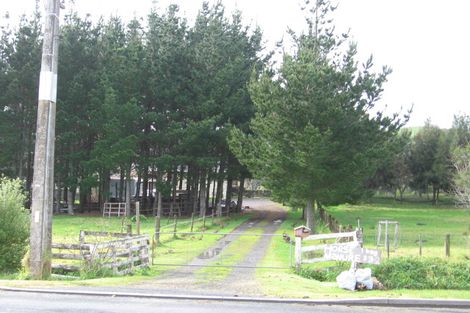 Photo of property in 100 Awaroa Road, Helensville, 0800