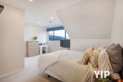 Photo of property in 85 Woodman Drive, Tawa, Wellington, 5028