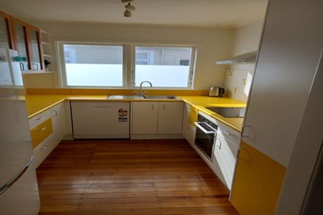 Photo of property in 15f1 Apu Crescent, Lyall Bay, Wellington, 6022