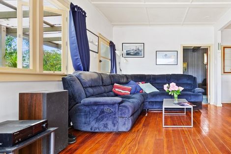 Photo of property in 50 Great North Road, Riverhead, 0820