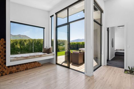 Photo of property in 25 Matipo Street, Wanaka, 9305