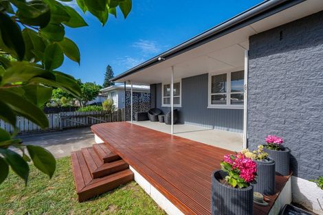 Photo of property in 18 Lipscombe Crescent, Havelock North, 4130