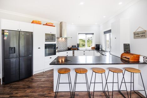 Photo of property in 52 Highland View Drive, Tokomaru, Palmerston North, 4474