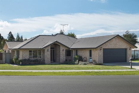 Photo of property in 5 Kendallvale Drive, Waiuku, 2123
