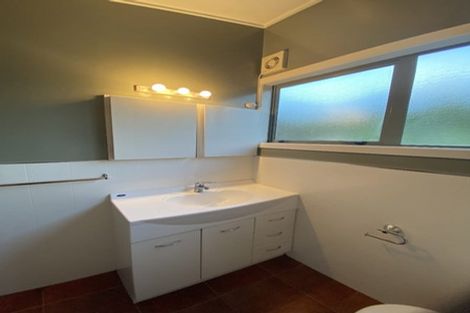 Photo of property in 21f7 Collins Avenue, Tawa, Wellington, 5028