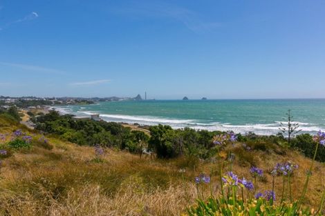 Photo of property in 1/1 Richmond Street, Fitzroy, New Plymouth, 4312
