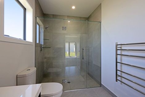 Photo of property in 5 Cassin Place, Taradale, 4112