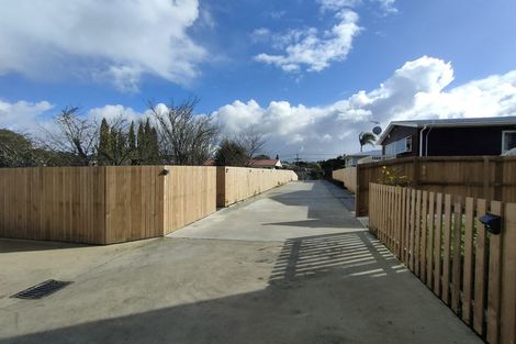 Photo of property in 1/65 Hogans Road, Glenfield, Auckland, 0629