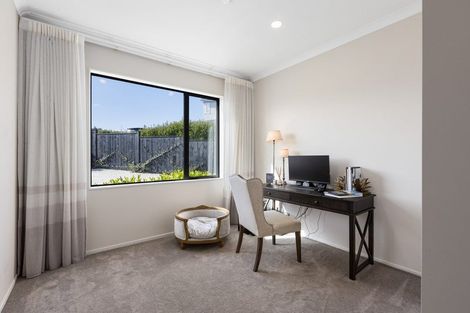 Photo of property in 7 Syd Grant Crescent, Orewa, 0931