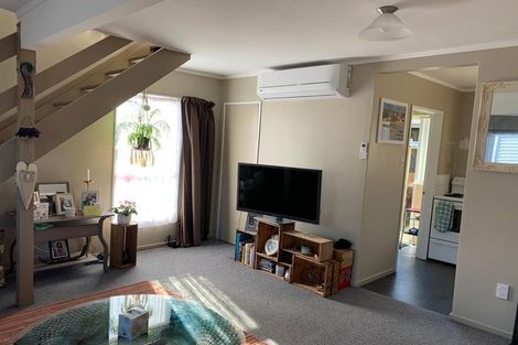 Photo of property in 49f3 Apu Crescent, Lyall Bay, Wellington, 6022